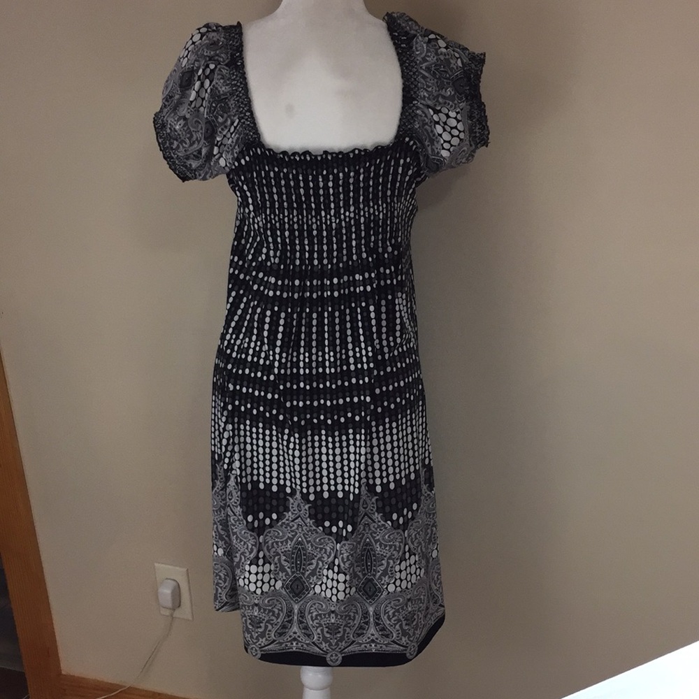 BCBGMAXAZRIA Black, White and Gray Peasant Dress Size Large - Picture 5 of 14